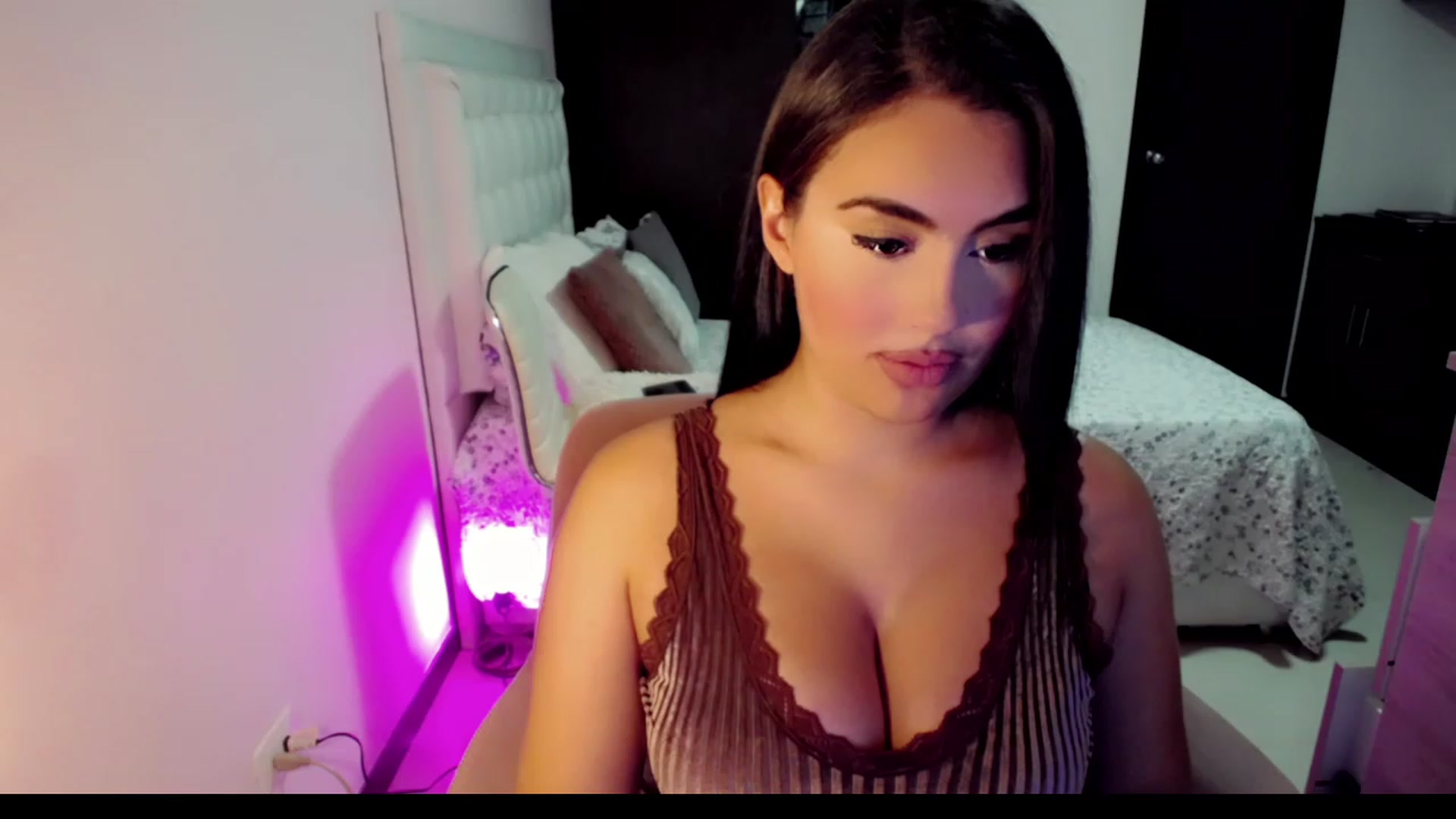 Gallery image thumbnail from MissHill's myfreecams stream on, 05/21/2023, 18:15 image 9 of 20