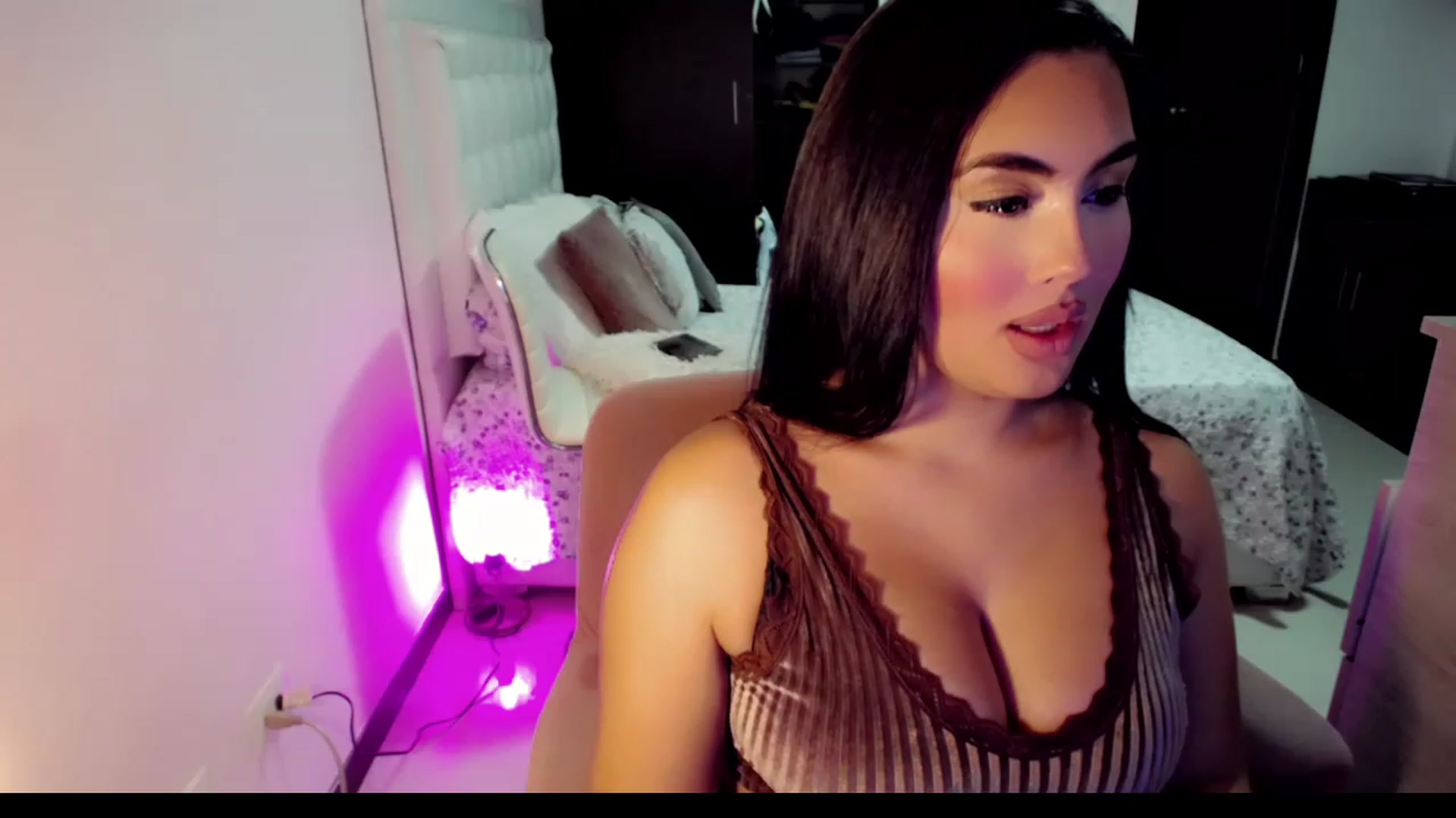 Gallery image thumbnail from MissHill's myfreecams stream on, 05/22/2023, 01:51 image 1 of 20