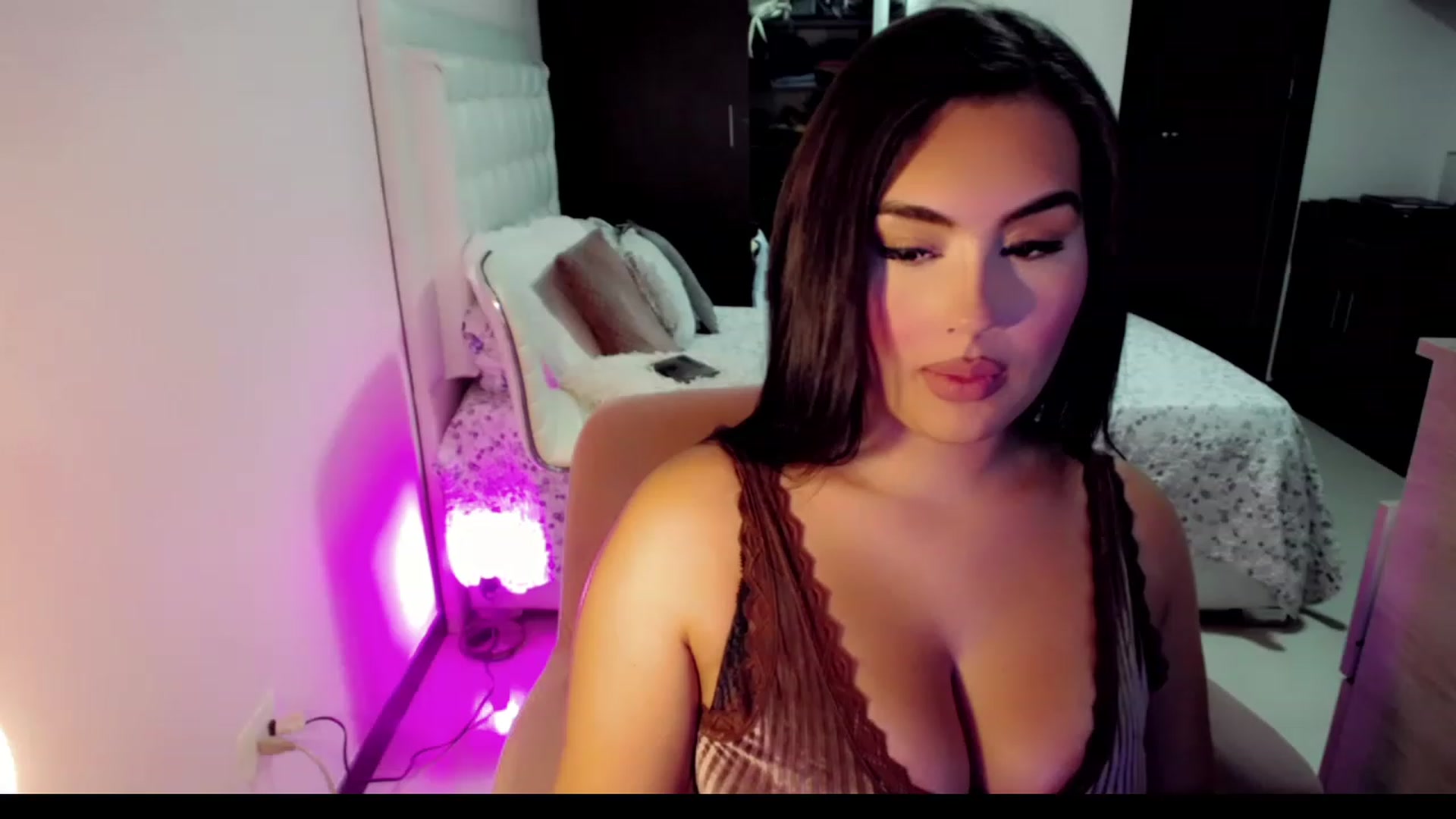 Gallery image thumbnail from MissHill's myfreecams stream on, 05/22/2023, 01:51 image 18 of 20