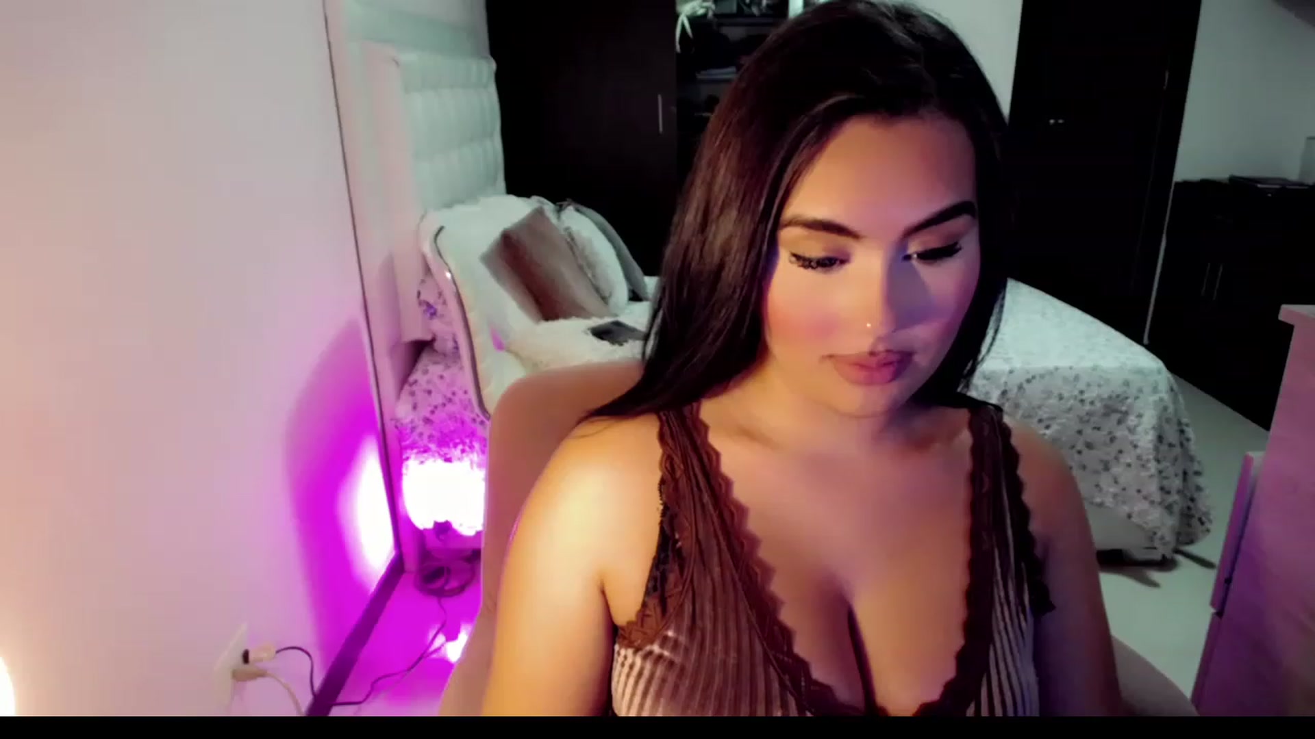 Gallery image thumbnail from MissHill's myfreecams stream on, 05/22/2023, 01:51 image 11 of 20