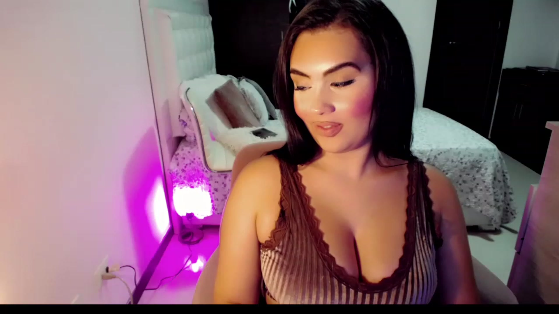 Gallery image thumbnail from MissHill's myfreecams stream on, 05/22/2023, 01:51 image 4 of 20