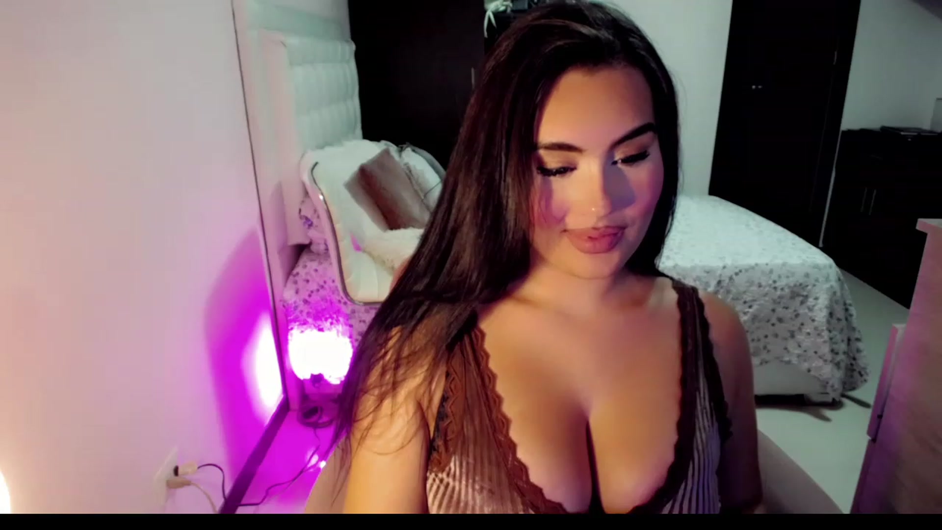 Gallery image thumbnail from MissHill's myfreecams stream on, 05/22/2023, 01:51 image 12 of 20