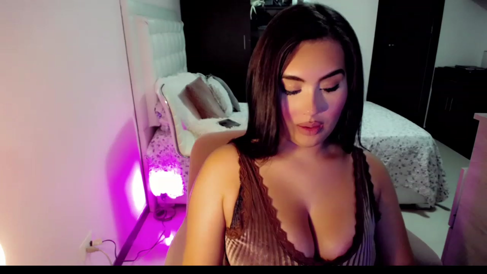 Gallery image thumbnail from MissHill's myfreecams stream on, 05/22/2023, 01:51 image 19 of 20