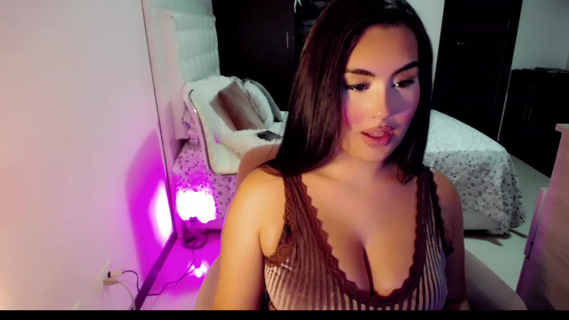 Gallery image thumbnail from MissHill's myfreecams stream on, 05/22/2023, 01:51 image 7 of 20