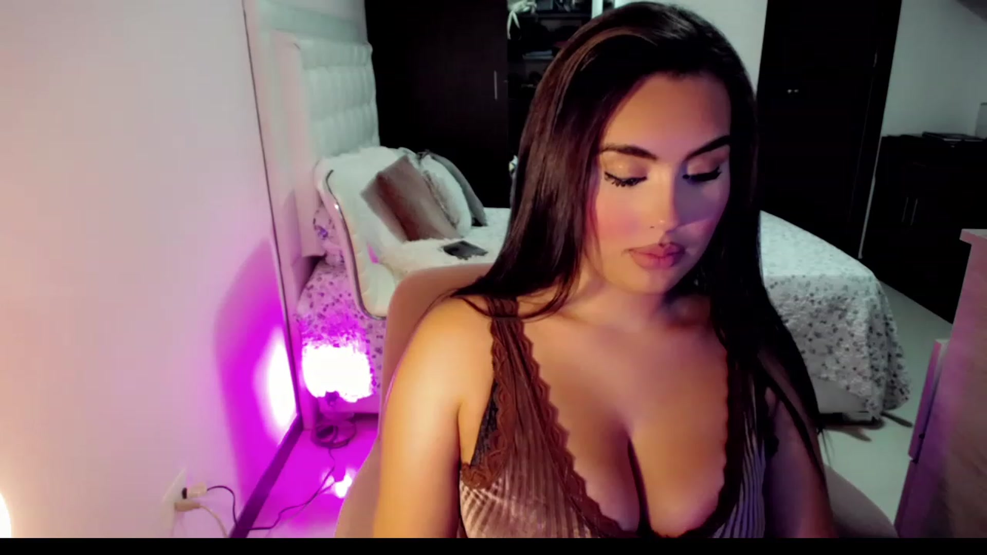 Gallery image thumbnail from MissHill's myfreecams stream on, 05/22/2023, 01:51 image 16 of 20