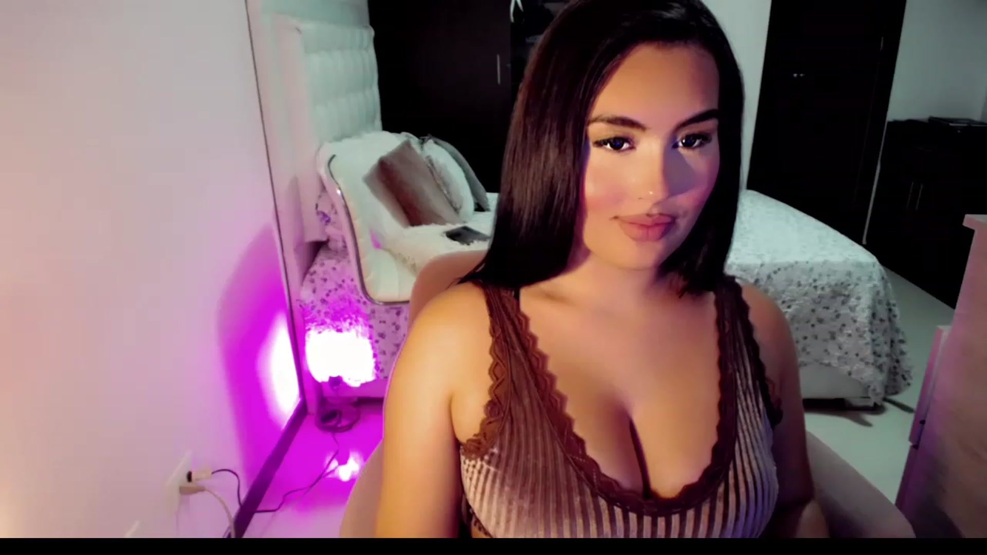 Gallery image thumbnail from MissHill's myfreecams stream on, 05/22/2023, 01:51 image 3 of 20
