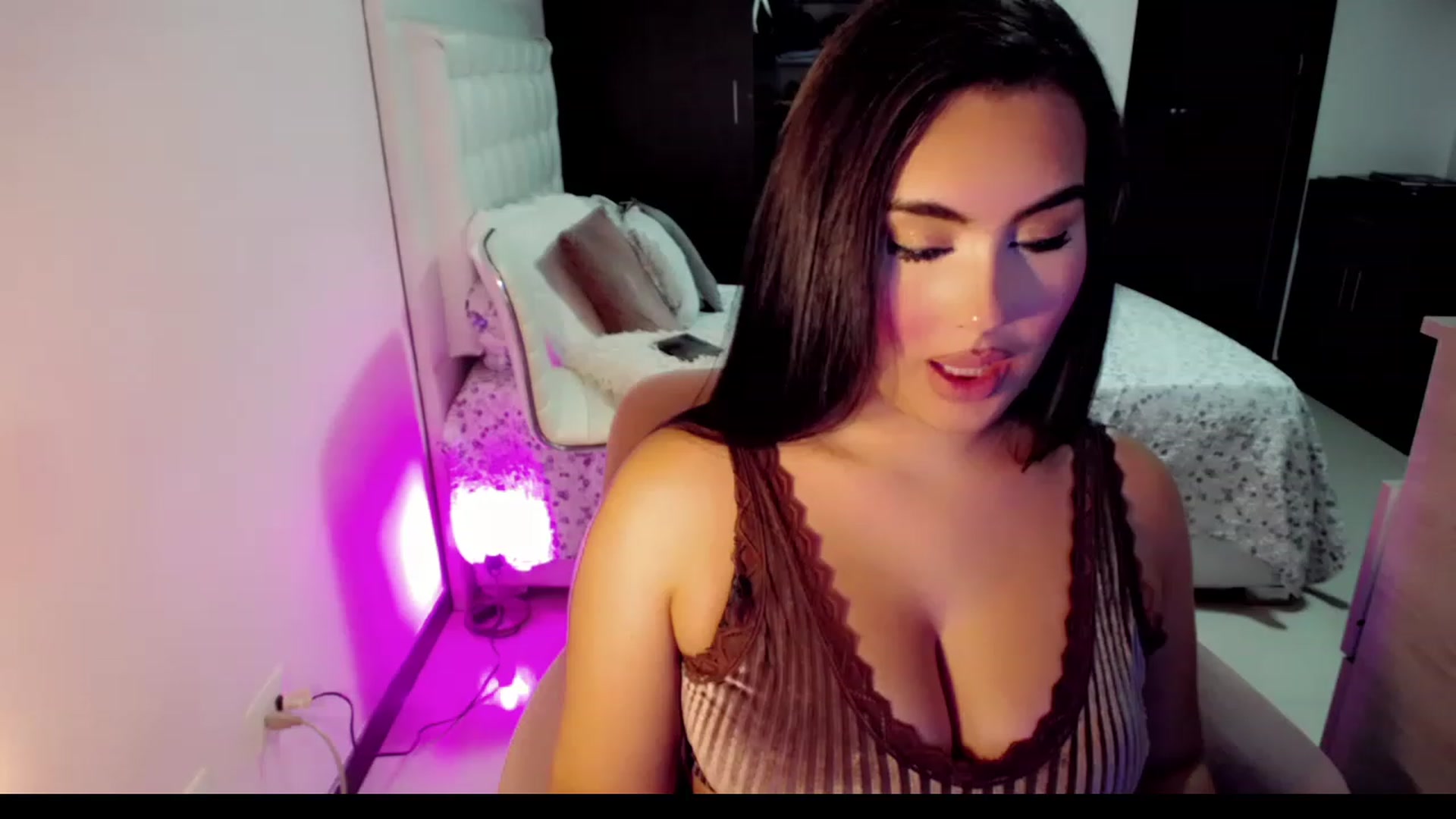 Gallery image thumbnail from MissHill's myfreecams stream on, 05/22/2023, 01:51 image 6 of 20