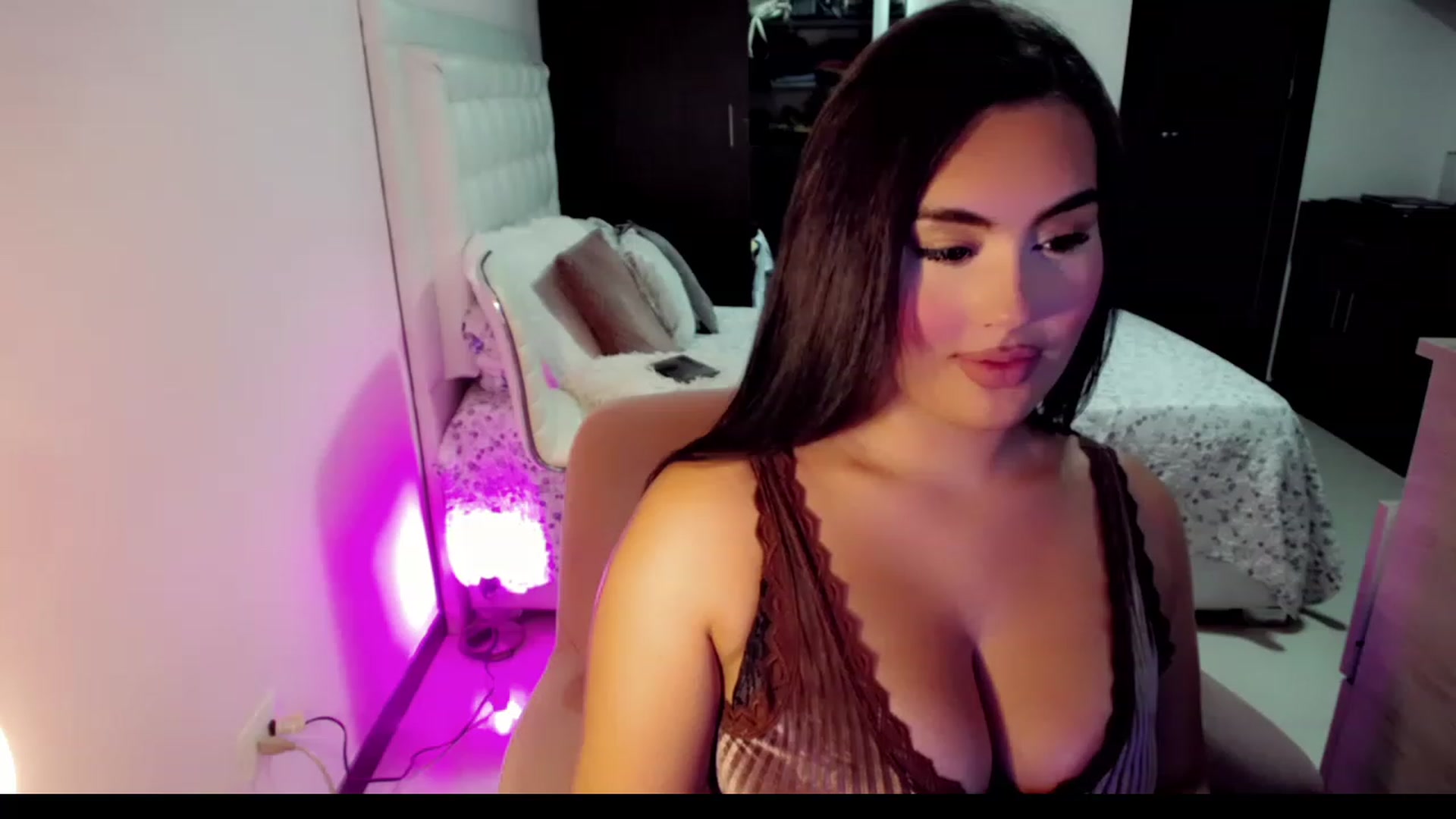 Gallery image thumbnail from MissHill's myfreecams stream on, 05/22/2023, 01:51 image 13 of 20