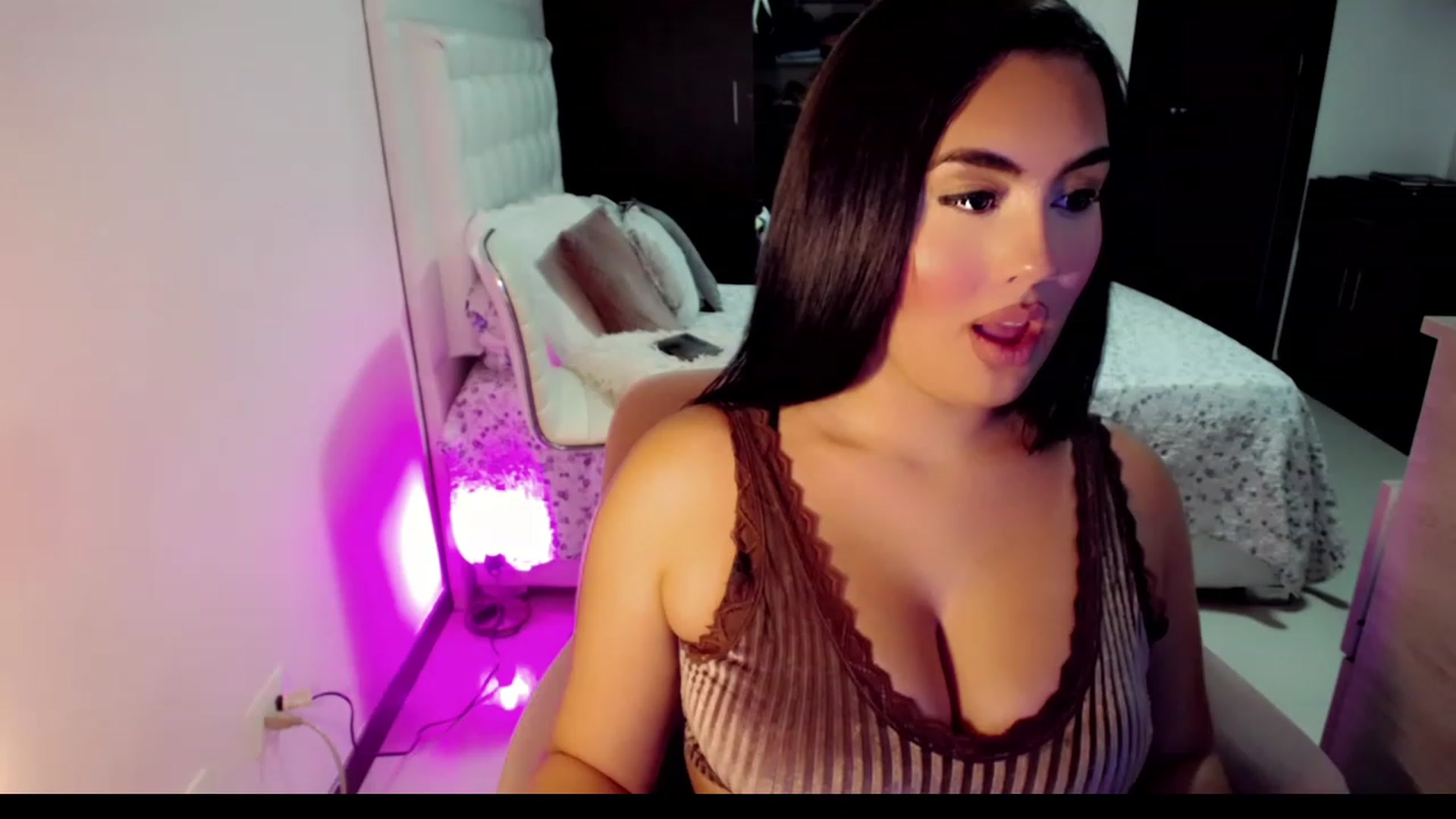 Gallery image thumbnail from MissHill's myfreecams stream on, 05/22/2023, 01:51 image 5 of 20