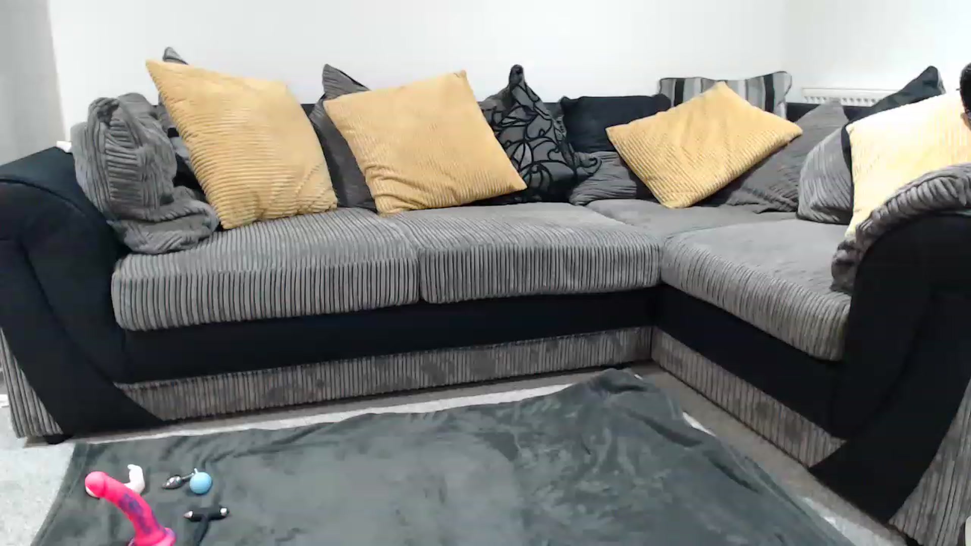 Gallery image thumbnail from MissHoneyDew's myfreecams stream on, 11/22/2022, 21:44 image 3 of 20