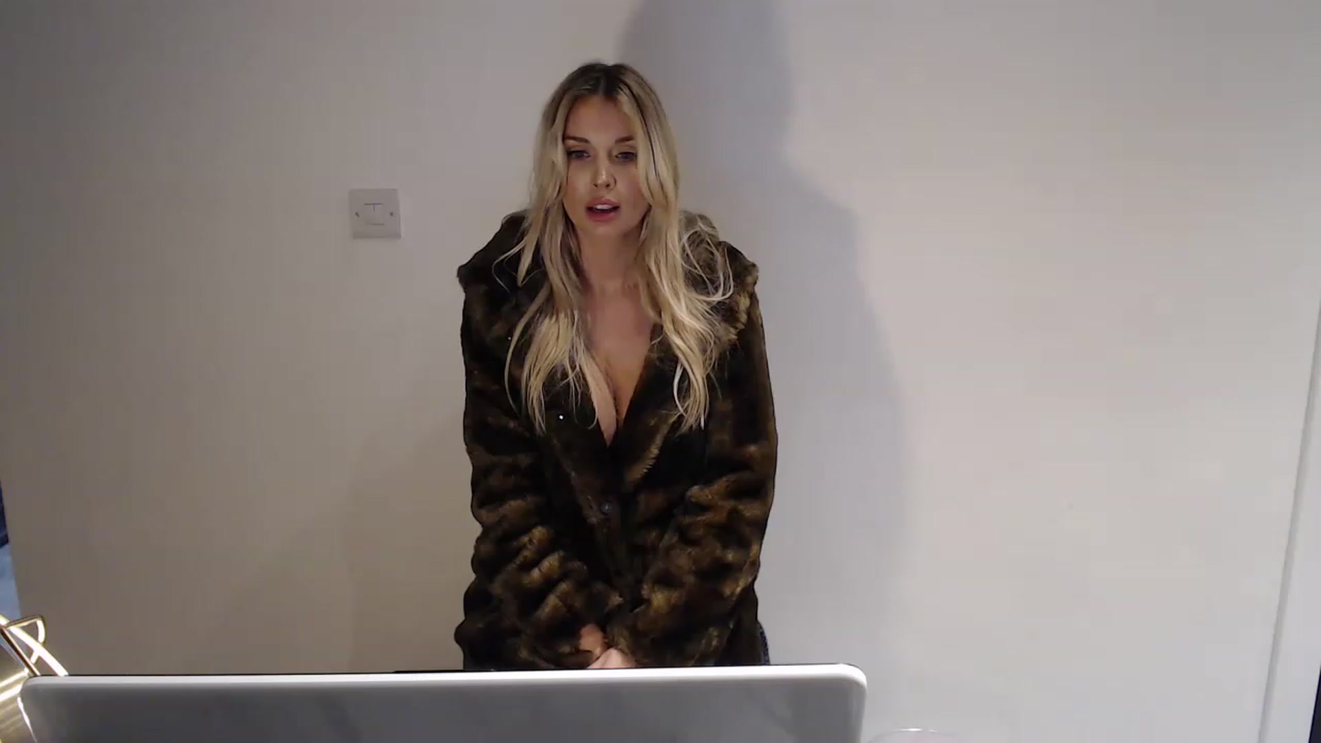 Gallery image thumbnail from MissHoneyDew's myfreecams stream on, 12/29/2022, 23:16 image 14 of 20