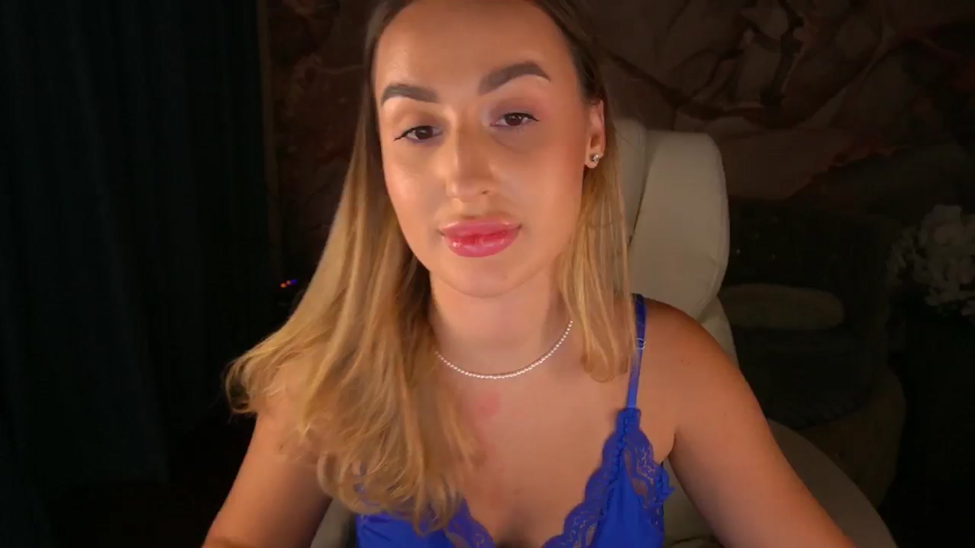 Gallery image thumbnail from MissInnocent's myfreecams stream on, 06/01/2024, 18:43 image 17 of 20