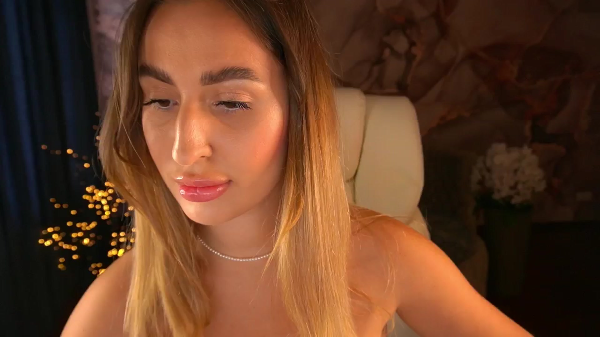 Gallery image thumbnail from MissInnocent's myfreecams stream on, 06/15/2024, 11:37 image 19 of 20