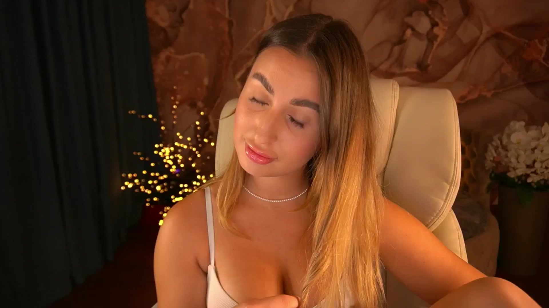 Gallery image thumbnail from MissInnocent's myfreecams stream on, 06/15/2024, 18:30 image 12 of 20