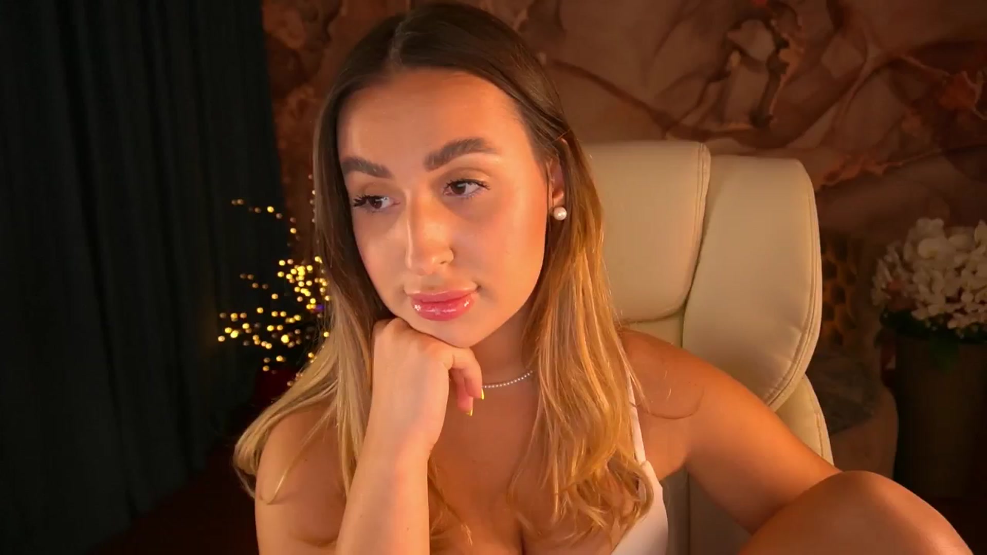 Gallery image thumbnail from MissInnocent's myfreecams stream on, 06/15/2024, 18:30 image 9 of 20