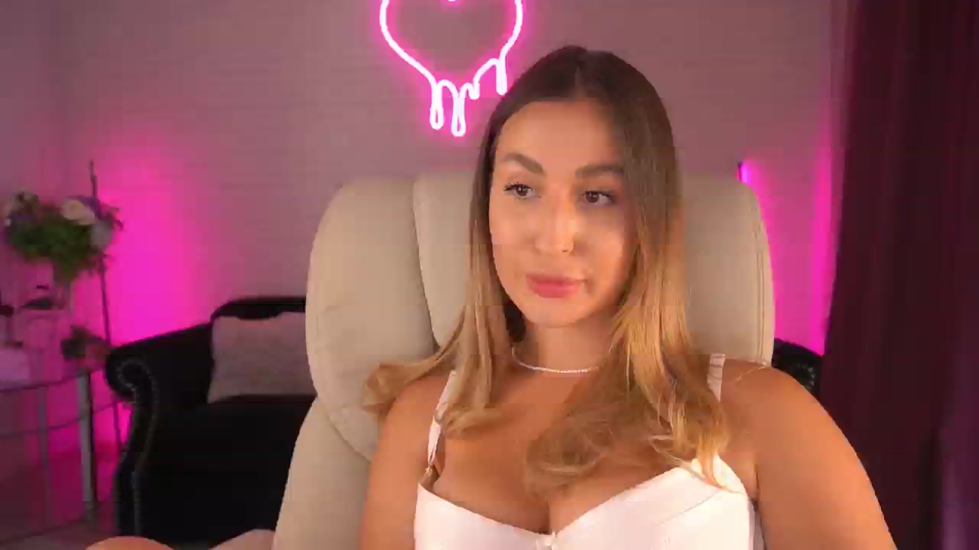 Gallery image thumbnail from MissInnocent's myfreecams stream on, 06/17/2024, 11:55 image 6 of 20