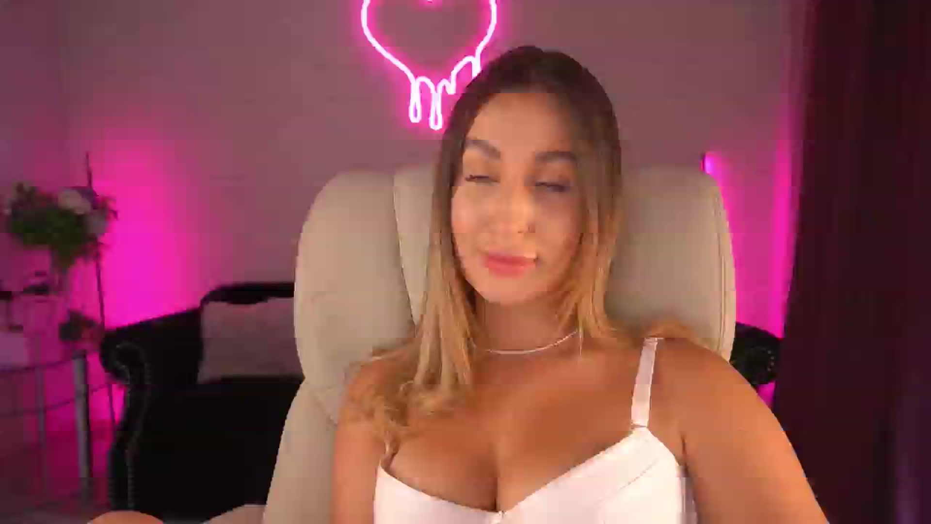 Gallery image thumbnail from MissInnocent's myfreecams stream on, 06/17/2024, 11:55 image 8 of 20