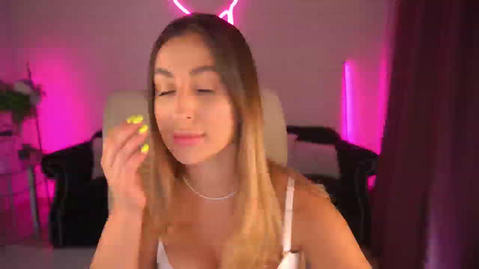 Gallery image thumbnail from MissInnocent's myfreecams stream on, 06/17/2024, 11:55 image 1 of 20