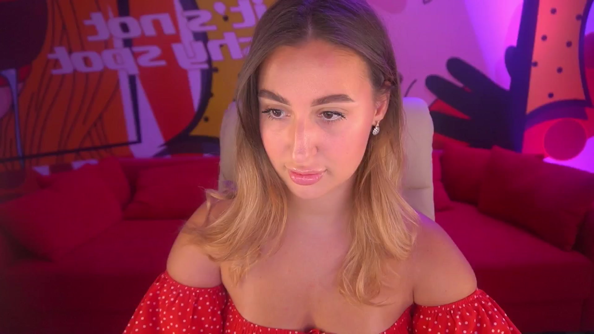 Gallery image thumbnail from MissInnocent's myfreecams stream on, 06/19/2024, 11:36 image 2 of 20