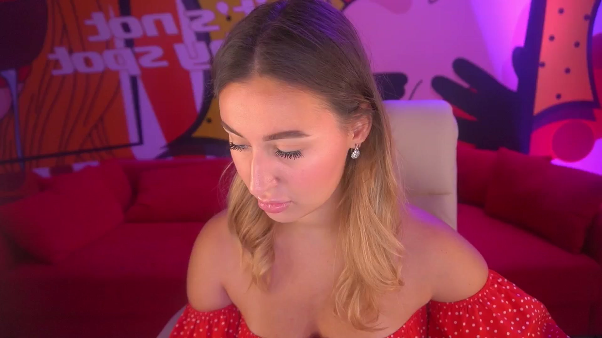 Gallery image thumbnail from MissInnocent's myfreecams stream on, 06/19/2024, 11:36 image 4 of 20