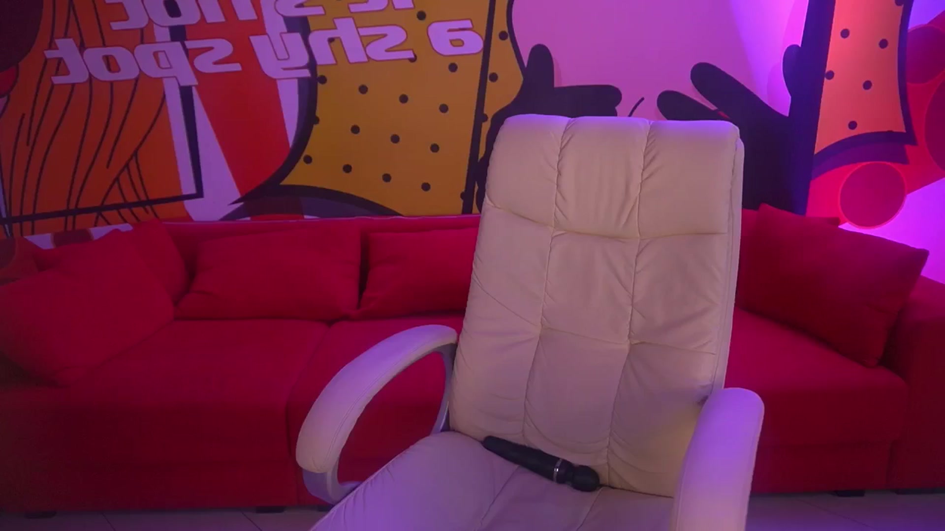Gallery image thumbnail from MissInnocent's myfreecams stream on, 06/19/2024, 11:36 image 12 of 20