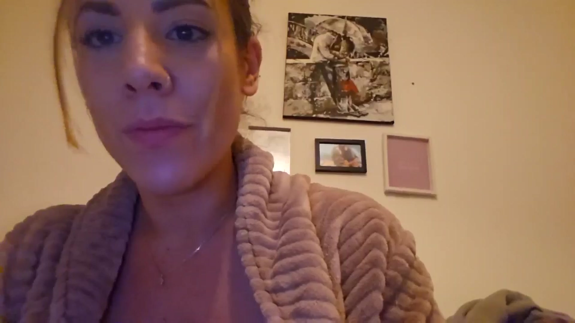 Gallery image thumbnail from MissJ's myfreecams stream on, 06/19/2024, 22:57 image 5 of 20