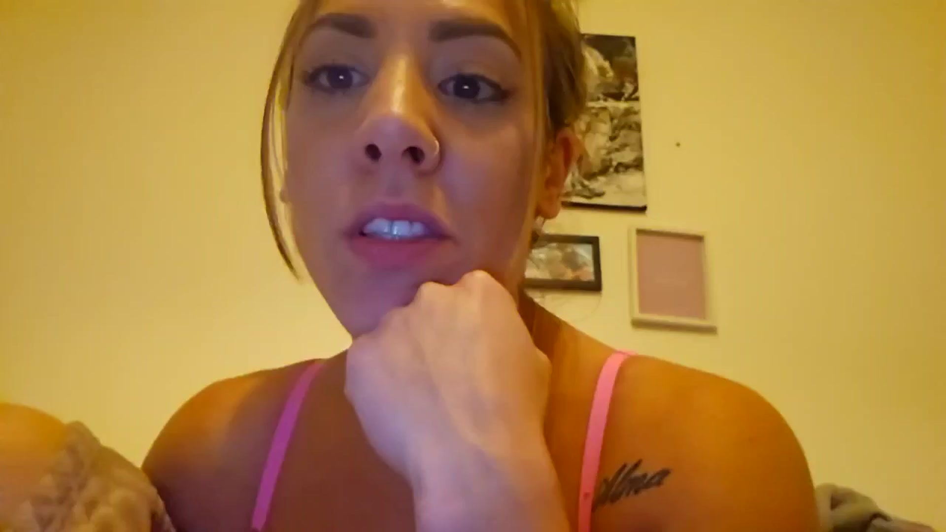 Gallery image thumbnail from MissJ's myfreecams stream on, 06/19/2024, 23:37 image 9 of 20
