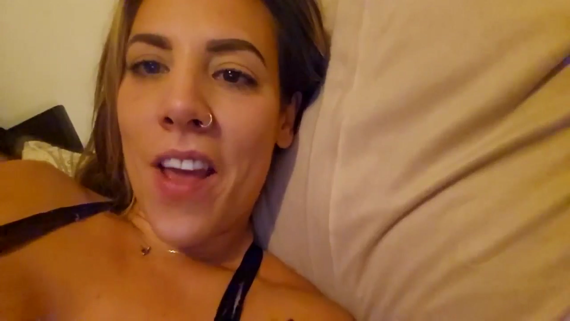 Gallery image thumbnail from MissJ's myfreecams stream on, 06/21/2024, 24:00 image 14 of 20