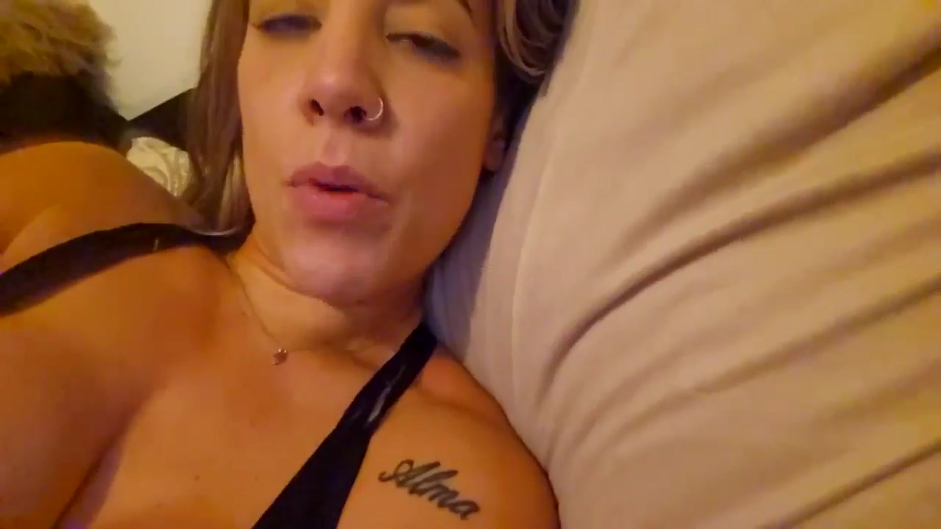 Gallery image thumbnail from MissJ's myfreecams stream on, 06/21/2024, 24:00 image 19 of 20