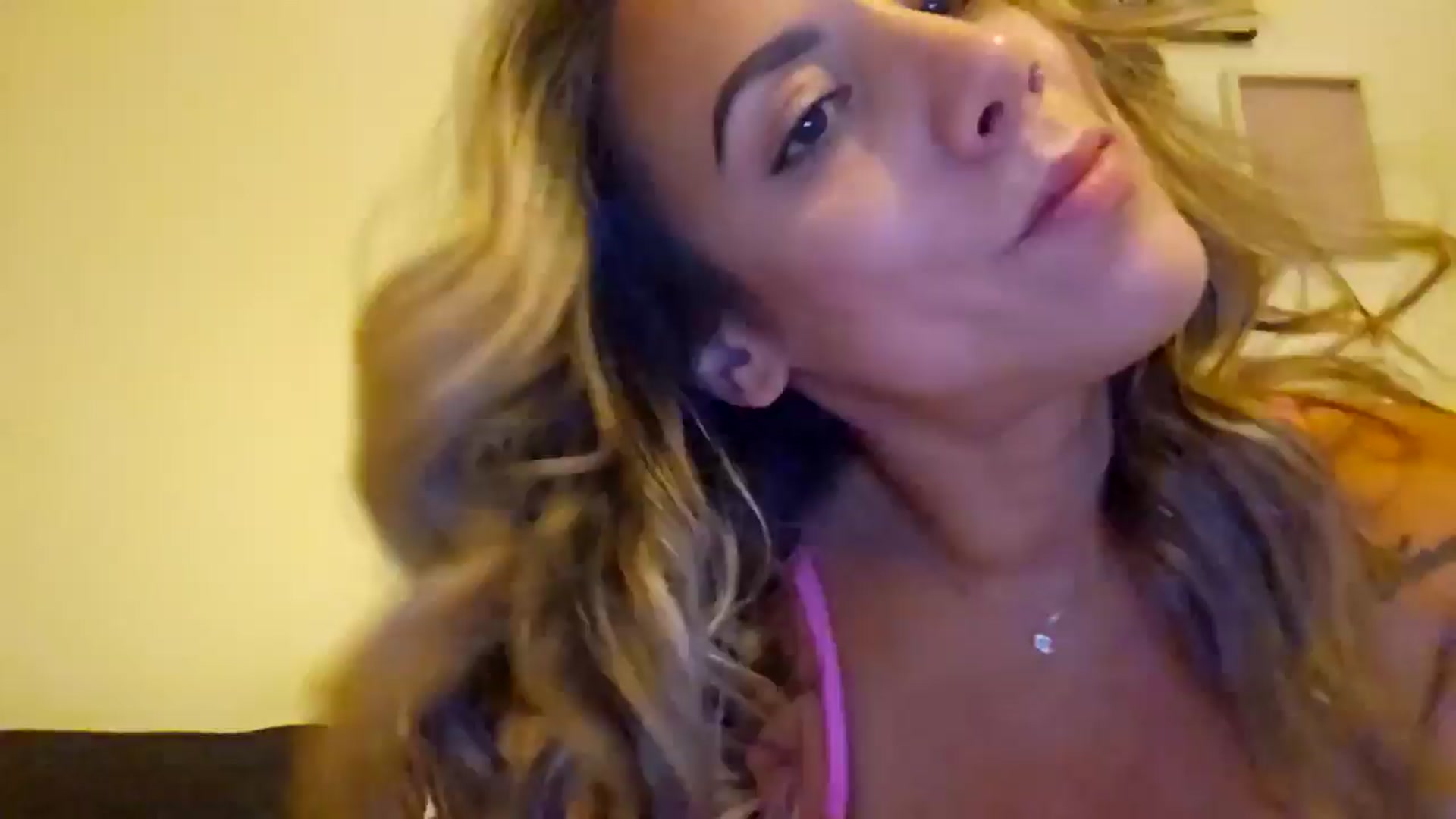 Gallery image thumbnail from MissJ's myfreecams stream on, 07/27/2024, 23:33 image 1 of 20