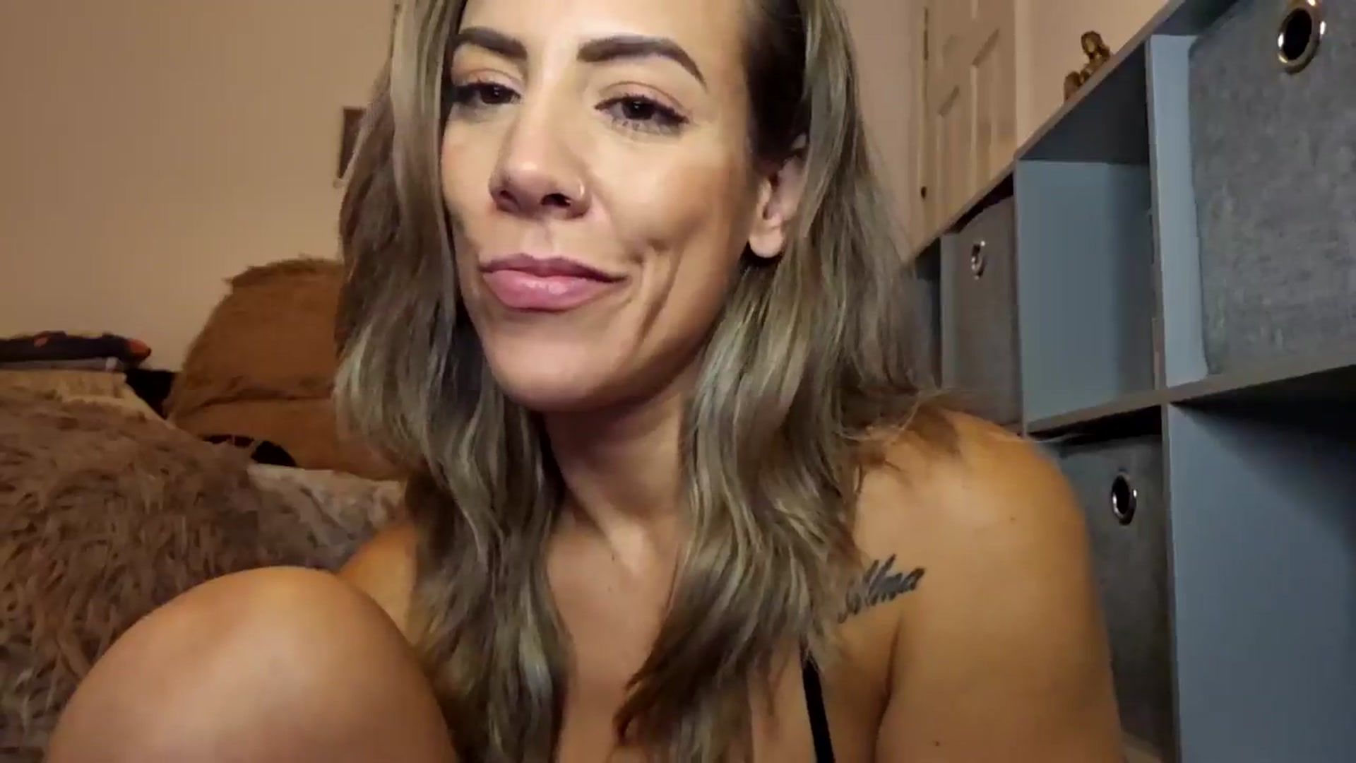 Gallery image thumbnail from MissJ's myfreecams stream on, 10/07/2024, 24:56 image 18 of 20