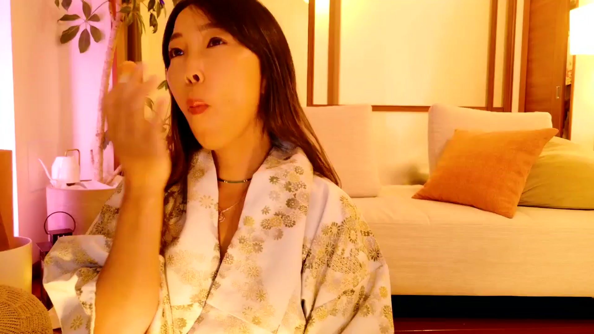 Gallery image thumbnail from MissJAPAN's myfreecams stream on, 01/04/2025, 19:02 image 18 of 20
