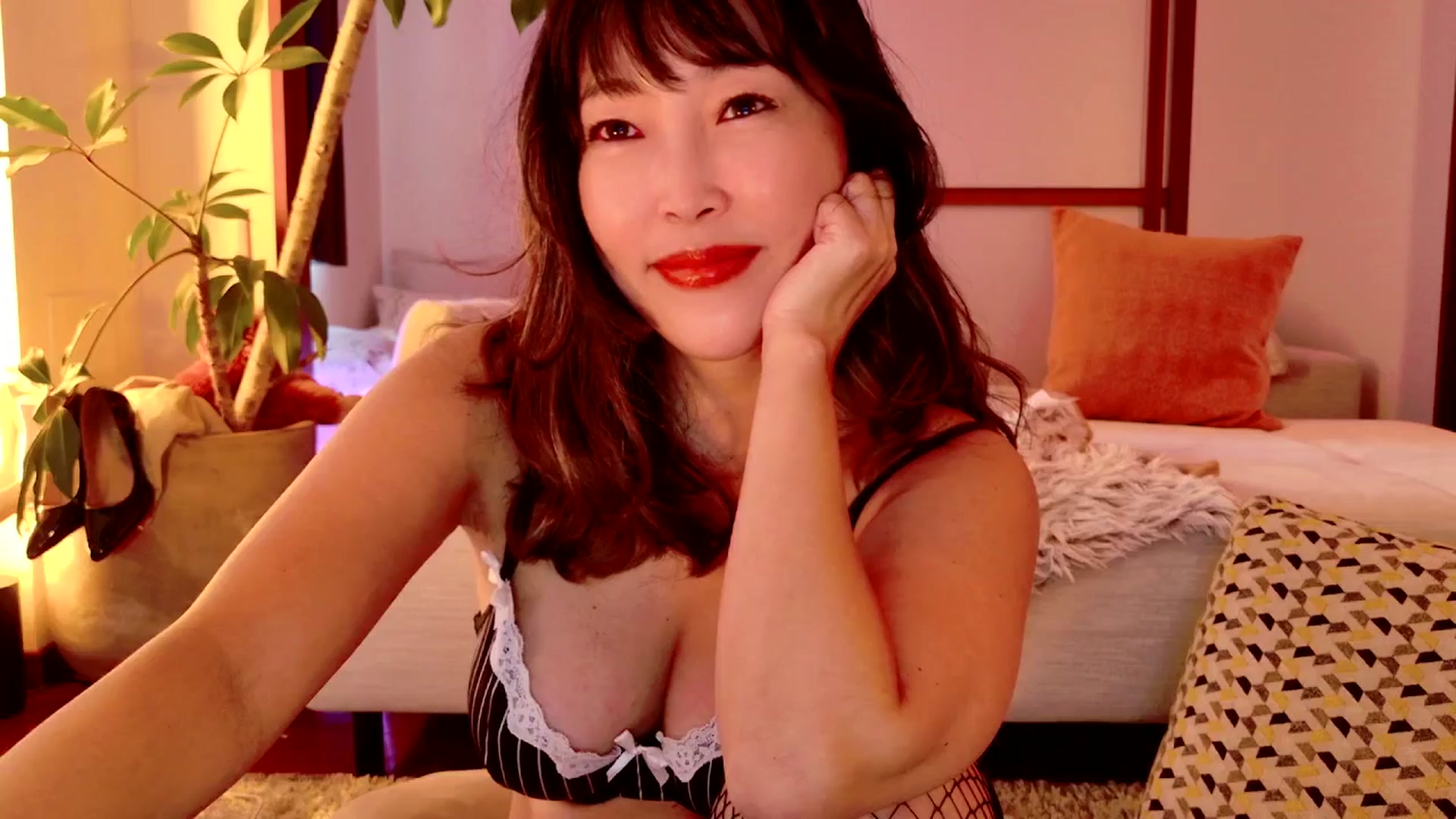 Gallery image thumbnail from MissJAPAN's myfreecams stream on, 03/22/2025, 08:12 image 10 of 20