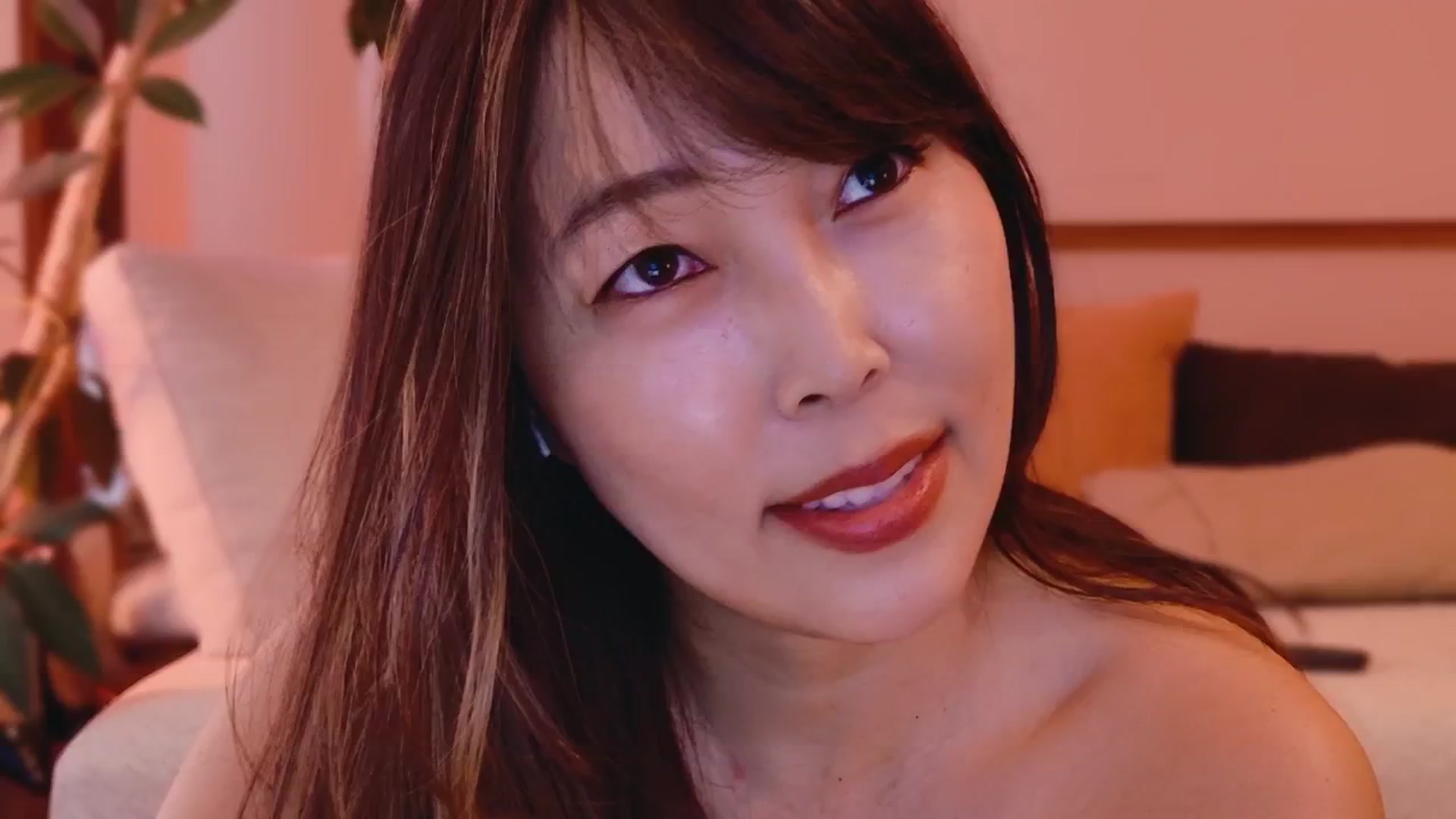 Gallery image thumbnail from MissJAPAN's myfreecams stream on, 05/25/2025, 06:18 image 9 of 20