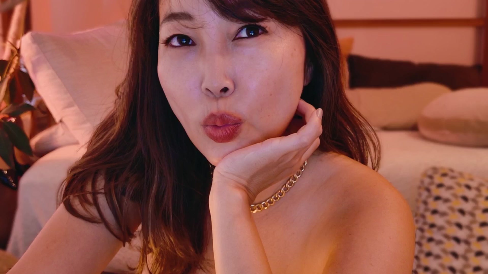 Gallery image thumbnail from MissJAPAN's myfreecams stream on, 05/25/2025, 08:25 image 14 of 20