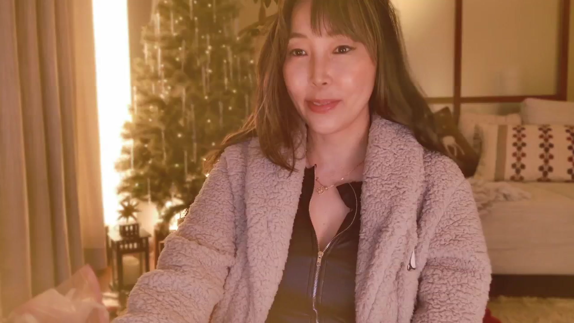 Gallery image thumbnail from MissJAPAN's myfreecams stream on, 12/14/2025, 09:41 image 15 of 20