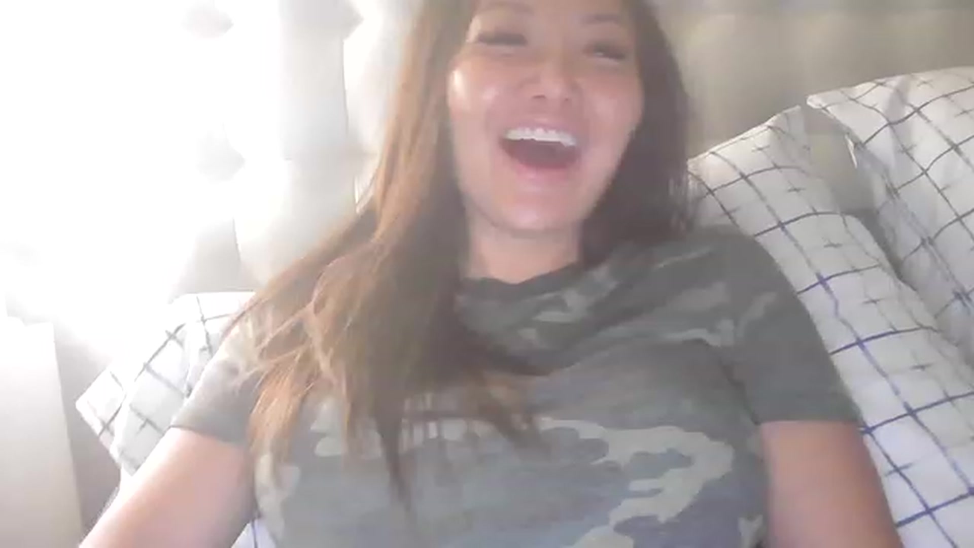 Gallery image thumbnail from MissJaeLee's myfreecams stream on, 12/20/2022, 07:18 image 13 of 20