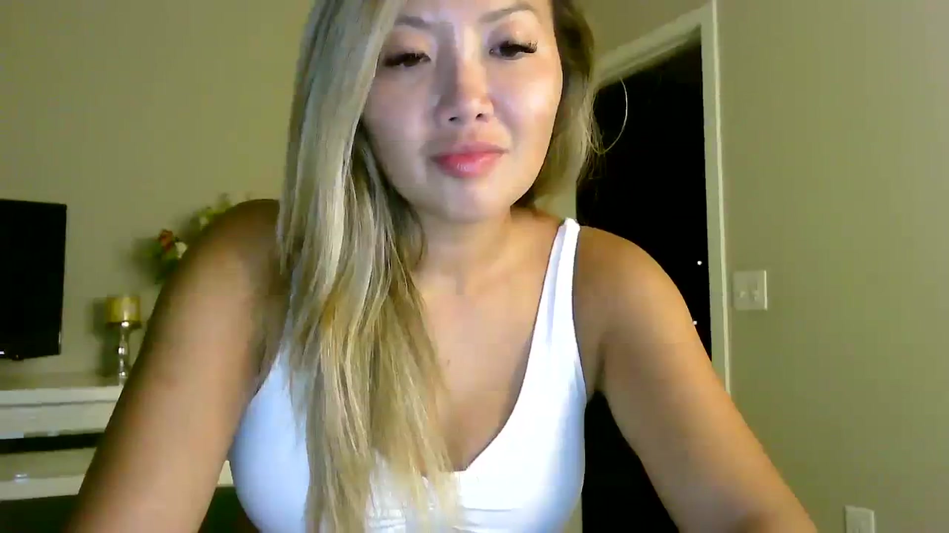 Gallery image thumbnail from MissJaeLee's myfreecams stream on, 08/29/2023, 05:07 image 10 of 20