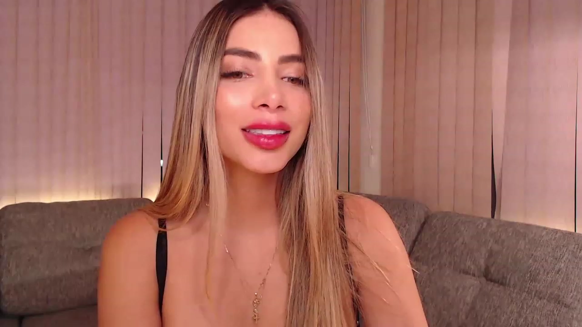 Gallery image thumbnail from MissJaramillo's myfreecams stream on, 12/20/2022, 02:53 image 7 of 20
