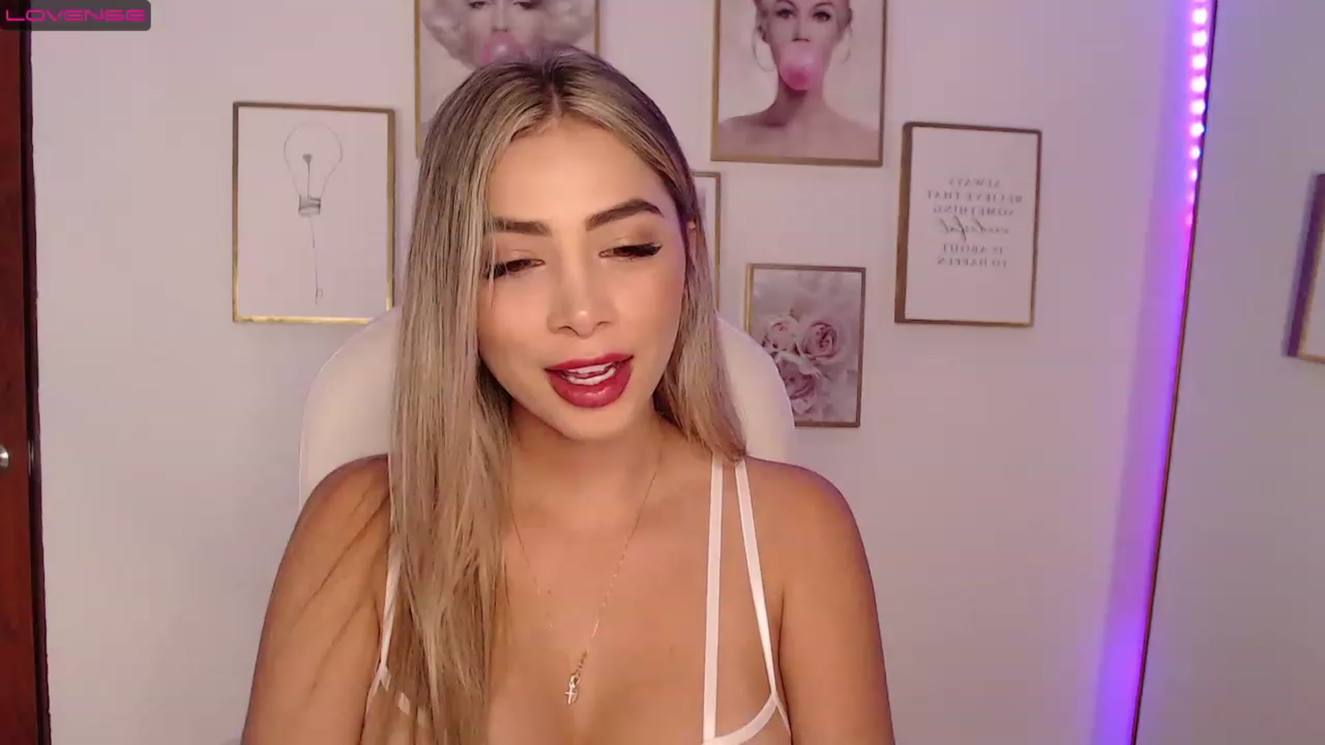 Gallery image thumbnail from MissJaramillo's myfreecams stream on, 03/15/2023, 01:14 image 5 of 20