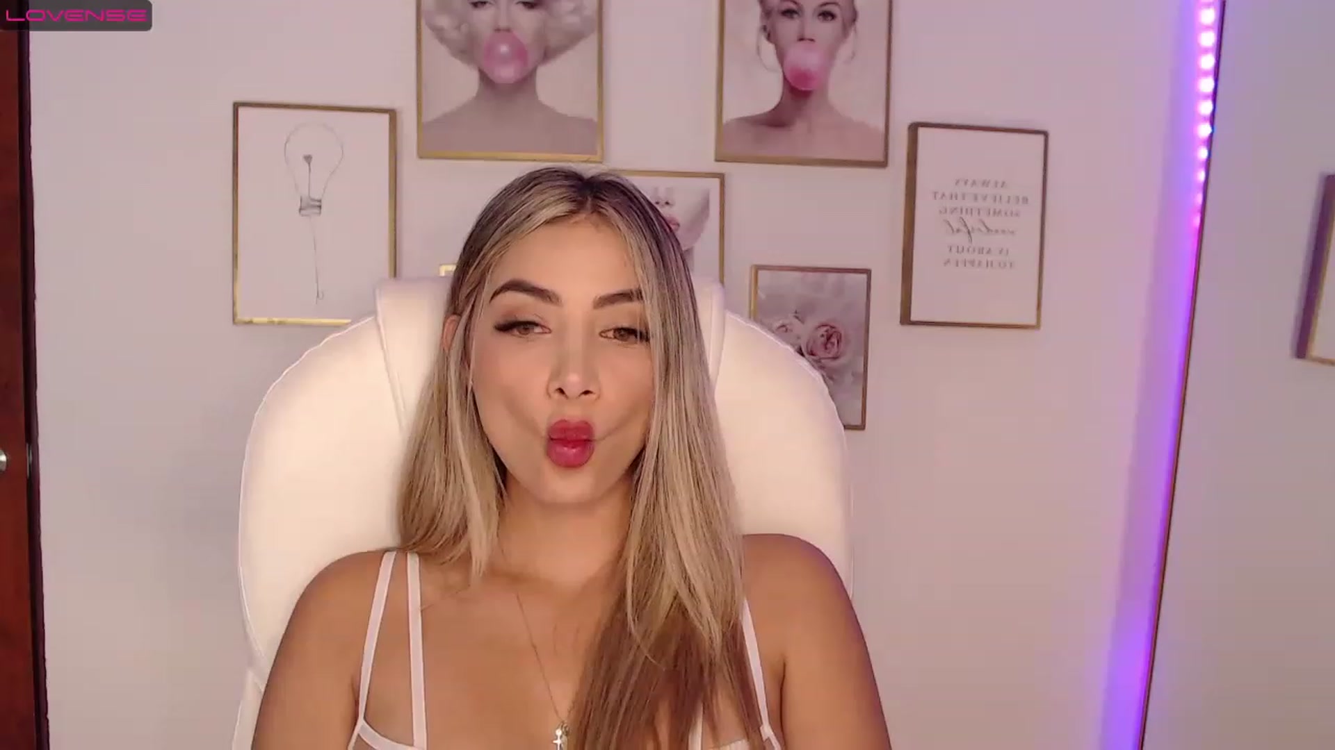 Gallery image thumbnail from MissJaramillo's myfreecams stream on, 03/15/2023, 01:14 image 8 of 20