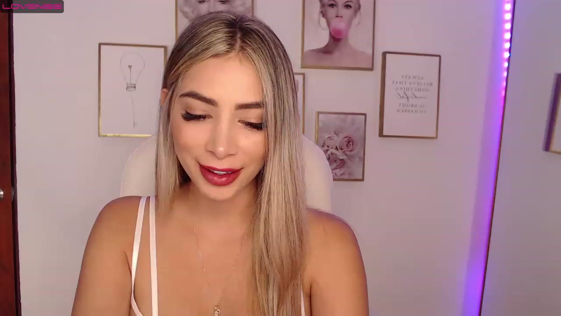 Gallery image thumbnail from MissJaramillo's myfreecams stream on, 03/15/2023, 01:14 image 7 of 20
