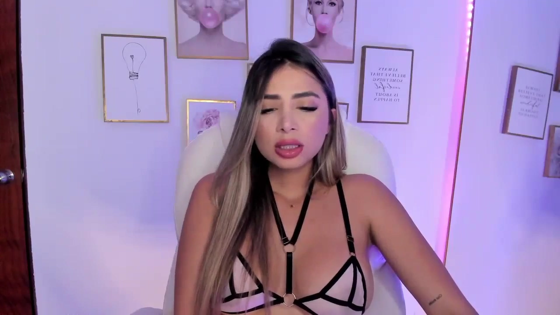 Gallery image thumbnail from MissJaramillo's myfreecams stream on, 09/19/2023, 07:16 image 9 of 20