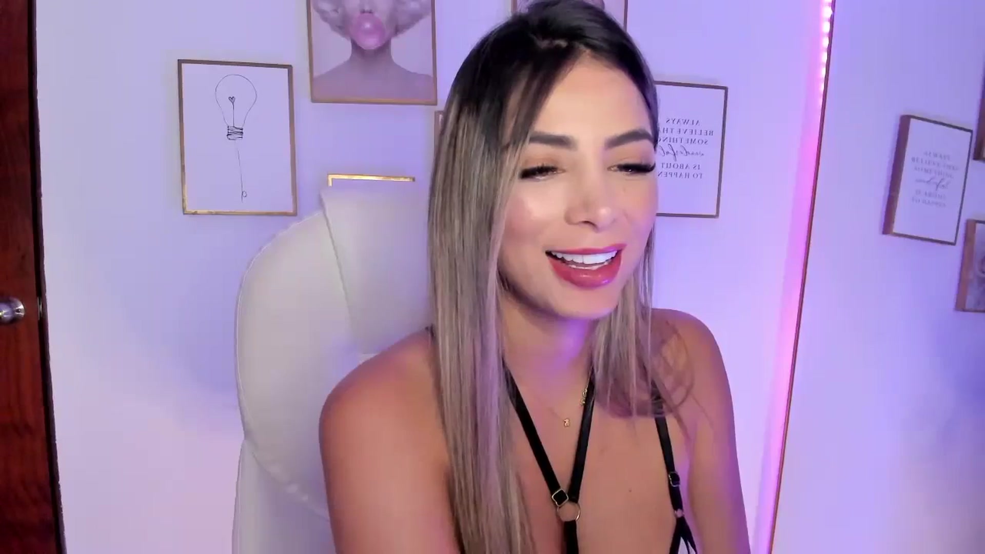 Gallery image thumbnail from MissJaramillo's myfreecams stream on, 09/19/2023, 07:16 image 5 of 20