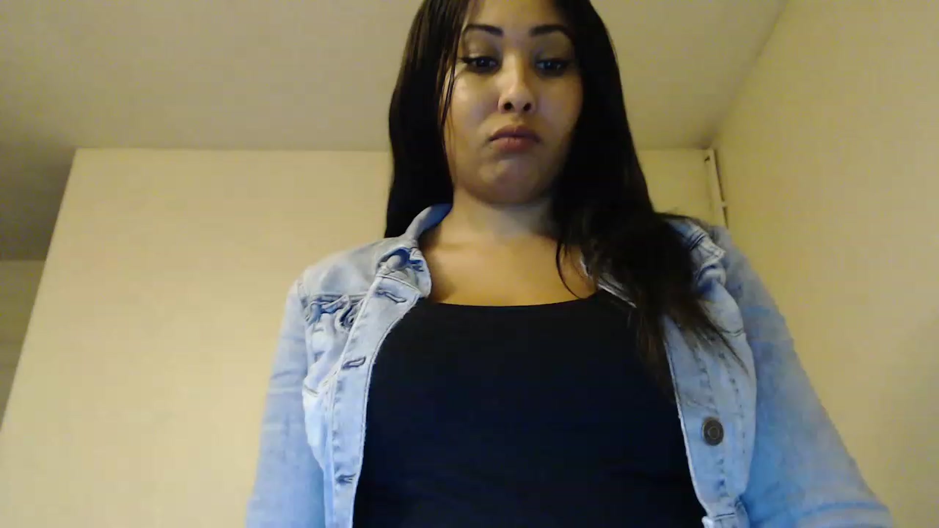 Gallery image thumbnail from MissJasmineUK's myfreecams stream on, 12/24/2022, 22:03 image 16 of 20