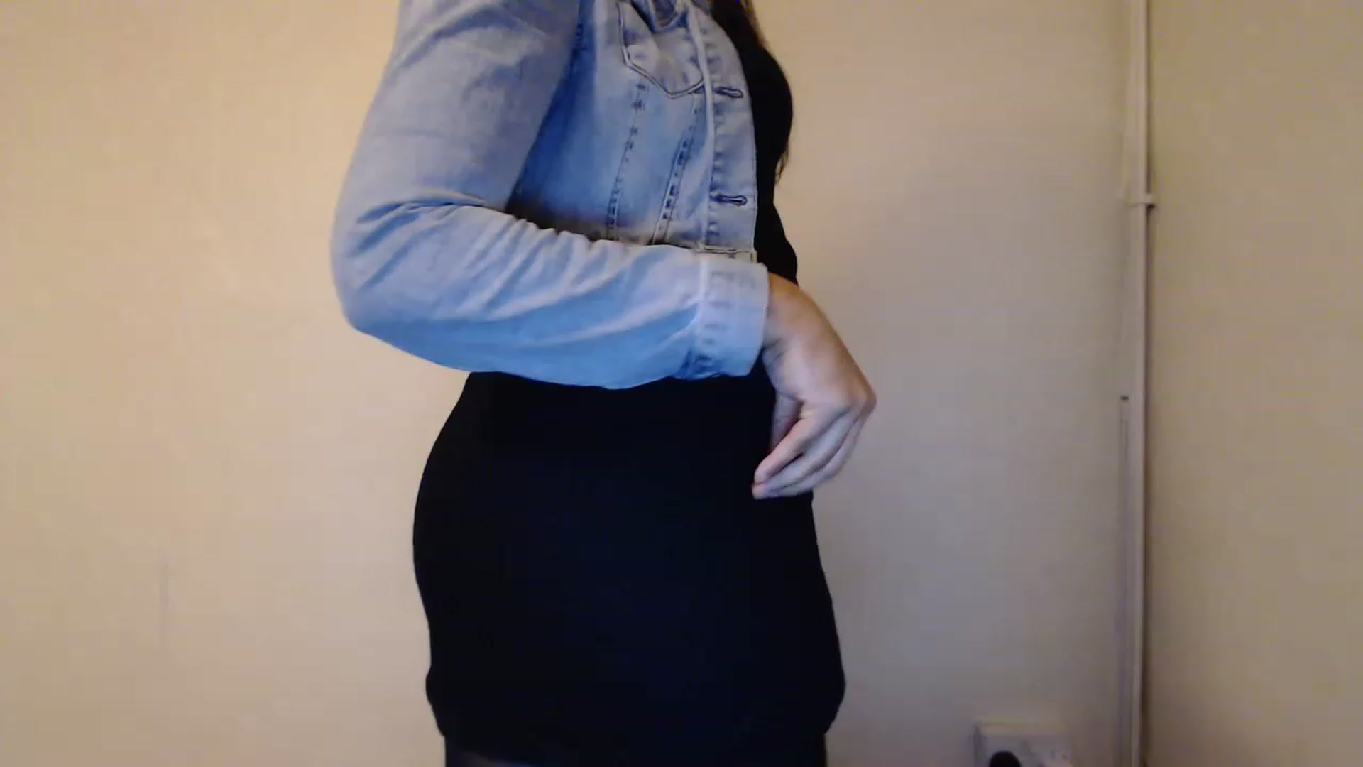 Gallery image thumbnail from MissJasmineUK's myfreecams stream on, 12/24/2022, 22:03 image 12 of 20