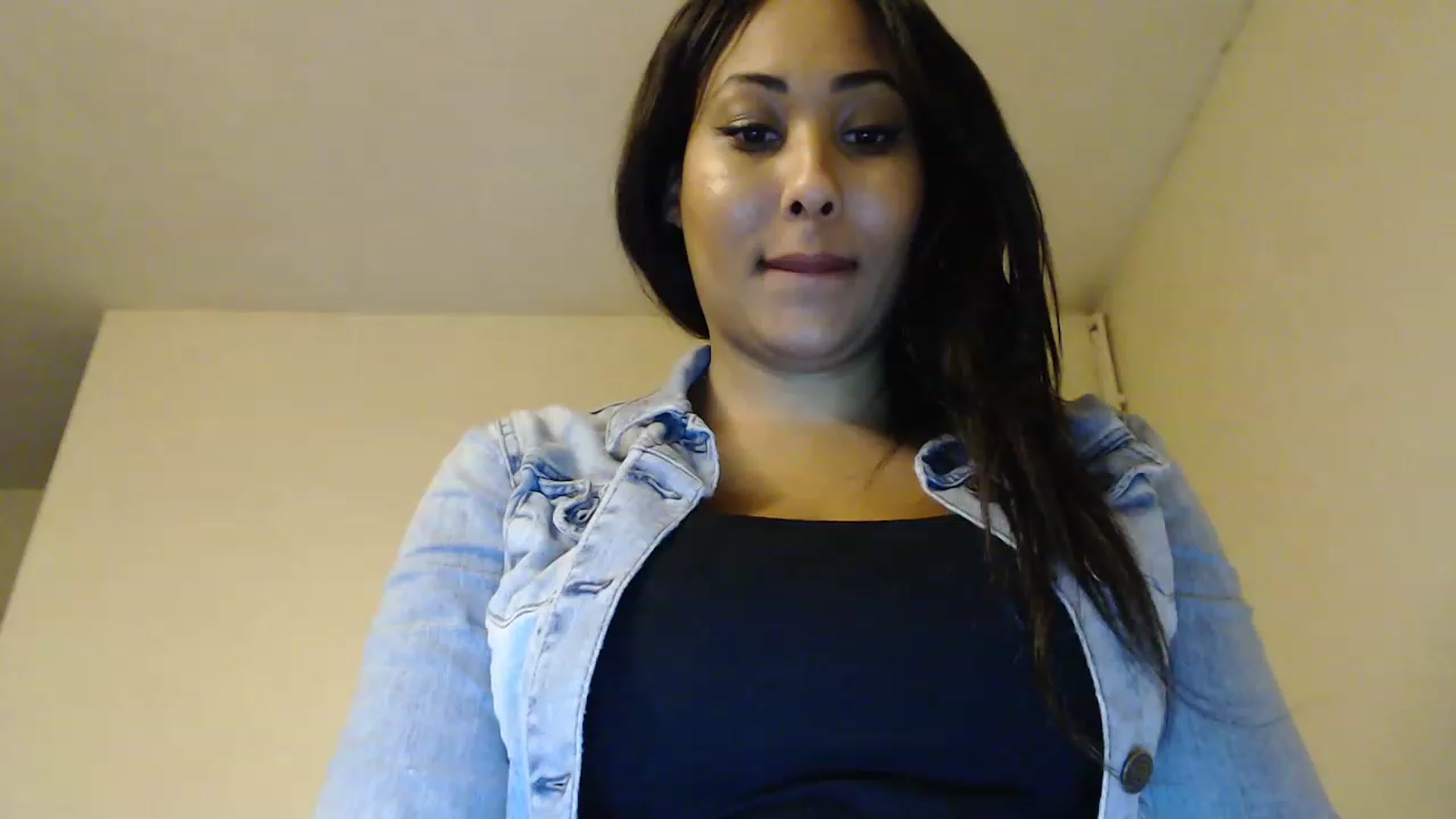 Gallery image thumbnail from MissJasmineUK's myfreecams stream on, 12/24/2022, 22:03 image 13 of 20