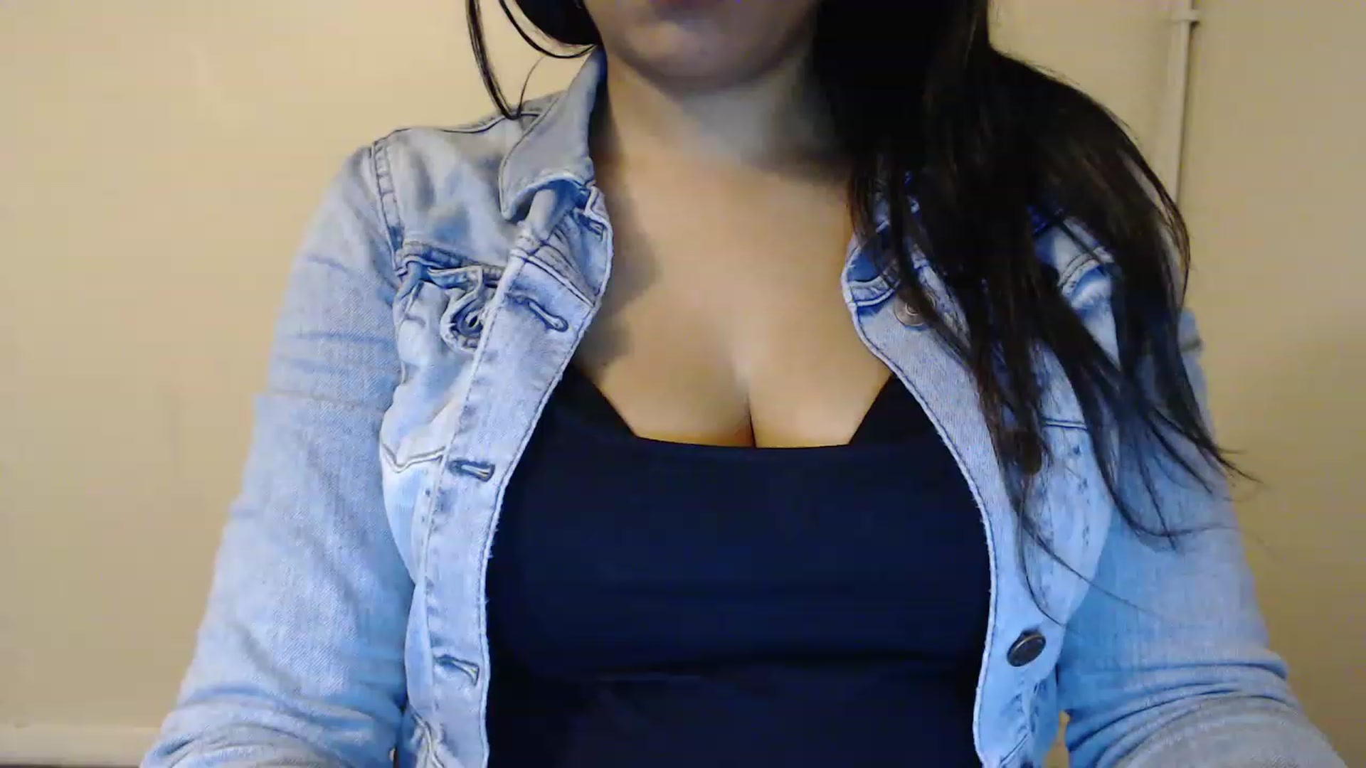 Gallery image thumbnail from MissJasmineUK's myfreecams stream on, 12/24/2022, 22:03 image 9 of 20