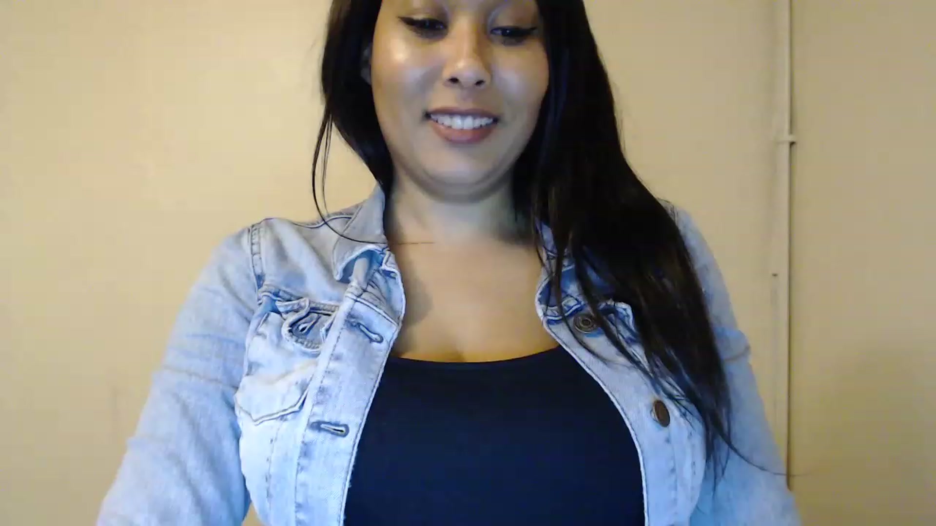Gallery image thumbnail from MissJasmineUK's myfreecams stream on, 12/24/2022, 22:03 image 11 of 20