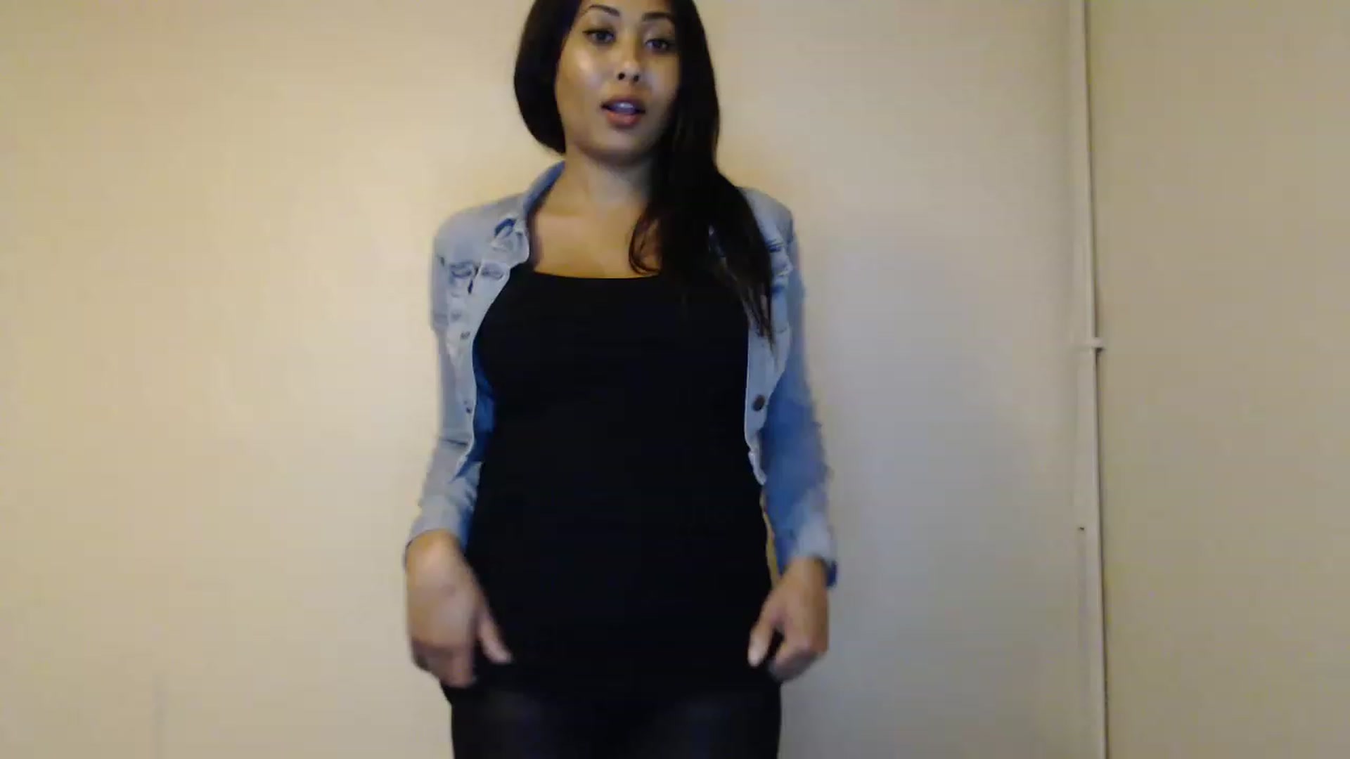 Gallery image thumbnail from MissJasmineUK's myfreecams stream on, 12/24/2022, 22:03 image 14 of 20